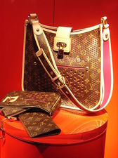 Tips for Buying Second Hand Designer Handbags - Article & Review Writer